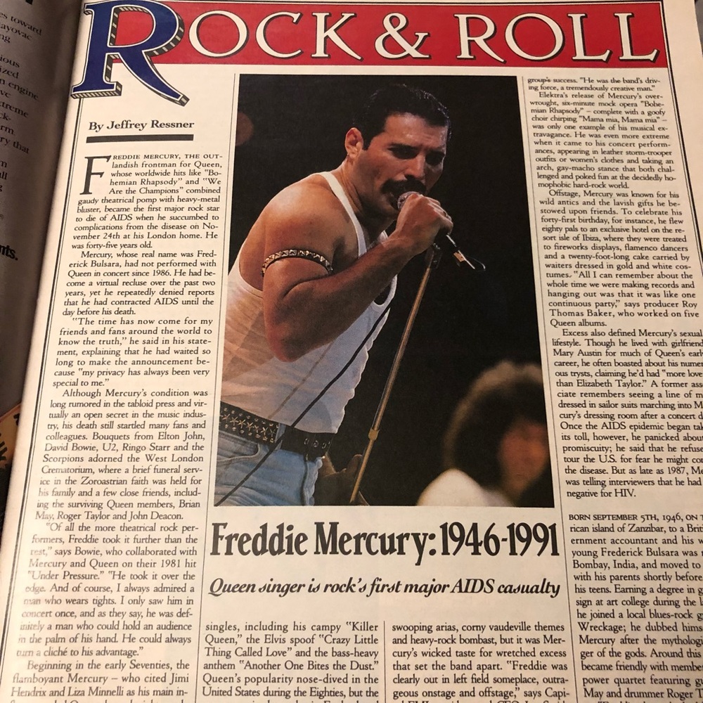 set of 2 1992 ROLLING STONE ISSUE 621 JAN 9 & 2009 MENS QUARTERLY G Q MAGAZINES - Picture 6 of 16